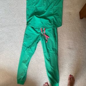 NWT’s safety green figs Zamora joggers Rafaela top scrubs